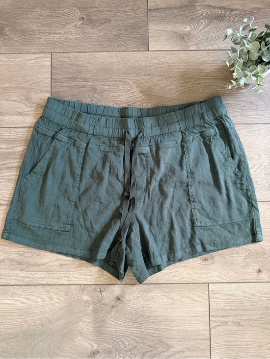 Kut from the Kloth Pants - KUT From The Cloth Women’s Elastic Waist Pull-On Shorts in Olive Green Size XL